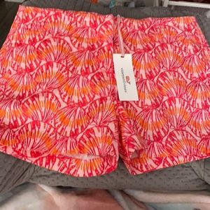 Vineyard vines shell print shorts